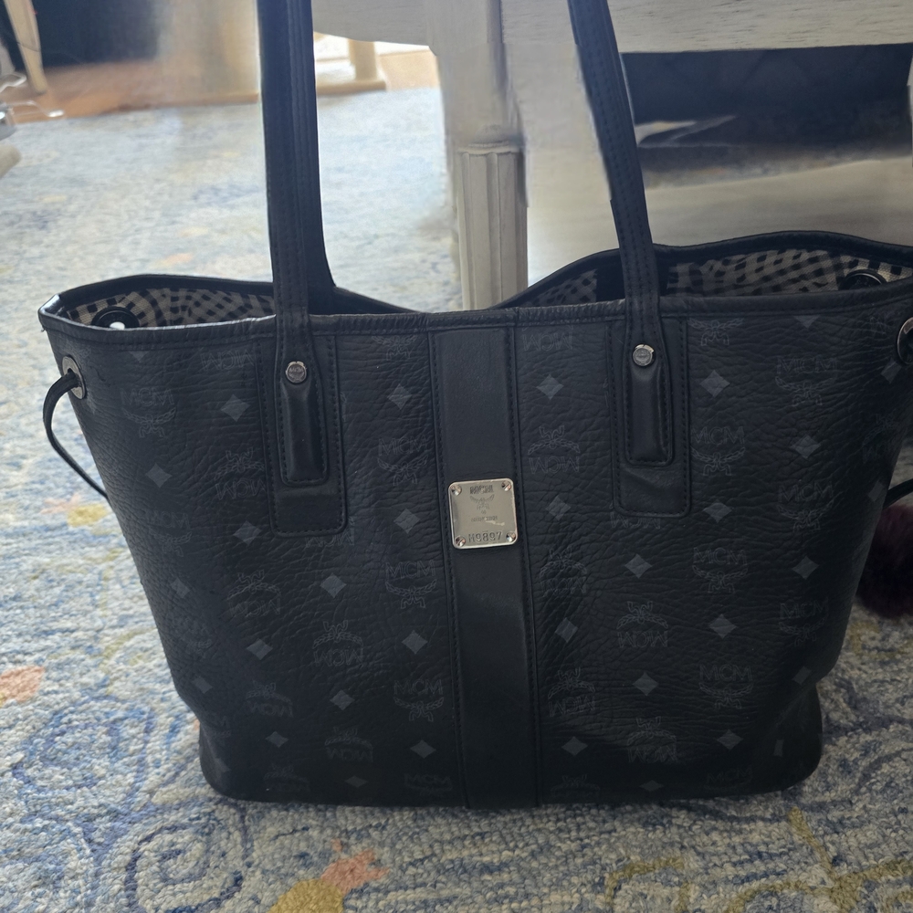 MCM MEDIUM VISETOS  Black Reversible TOTE bag
